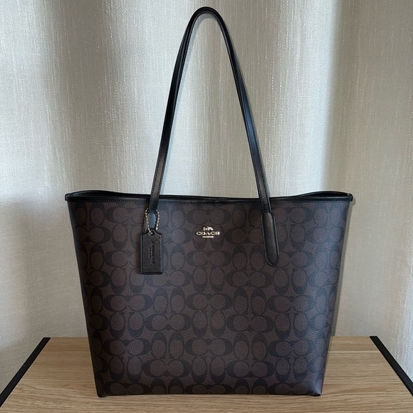 COACH City Tote Bag In Signature Canvas - Picture 3 of 11